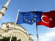 الاستراتيجية التركية بين الغرب والورقة الطائفية